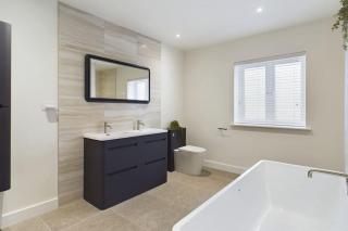 The Grange Sleeps 8 Family Retreat Free Wi-Fi & Parking - Cheltenham - 4