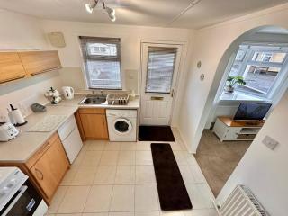 Semi-detached 1-Bedroom Chalet at Maryville Caravan Site - Uddingston, Glasgow - 2
