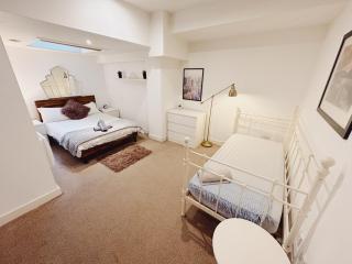 Newcastle Quayside - Sleeps 8 - Central Location - 3