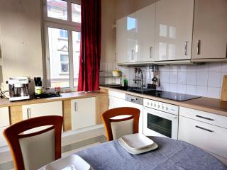Helle Wohnung mit sonnigem Ausblick, in zentraler Lage 135 qm, 4 Zimmer Wohnung - Oldemburgo - 2