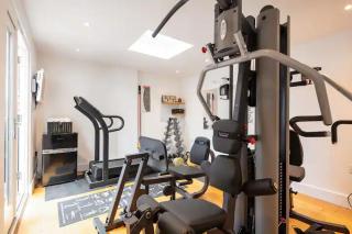 Stunning 4 Bedroom, 3 Bathroom House with Private Hottub & Gym - Escape London, in Lonon - Londra - 3