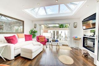 Stunning 4 Bedroom, 3 Bathroom House with Private Hottub & Gym - Escape London, in Lonon - Londra - 2