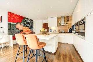 Stunning 4 Bedroom, 3 Bathroom House with Private Hottub & Gym - Escape London, in Lonon - Londra - 9