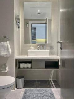 Deluxe Studio Business Bay - Canal View - Gym & Pool - 1