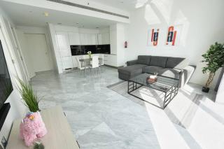 1BR Apartment with Canalside View in Downtown - Dubai - 2