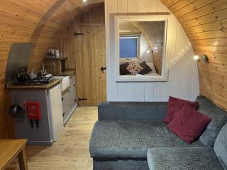 Mountain Edge Resort Mega pod 6 with Hot Tub - Church Stretton - 4