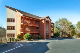 Papa Bears Hideaway Stunning Views CommunityPOOL - 8