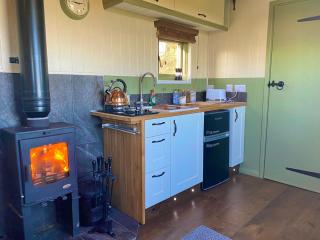 Spring Grounds Farm Shepherd Huts - - 6