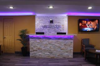 Westbridge Inn & Suites - Clinton - 3