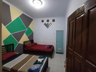 Hostel TARUNA - Genteng - 3