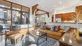 Clover Chalet - 4