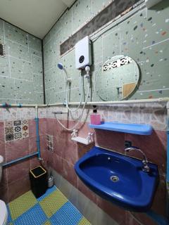 113 Olan Place Cozy Loft Apartment with free Wi-fi - 3