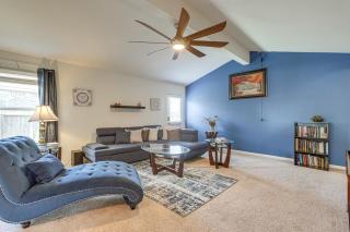 12 Mi to Beach! Texas Gulf Coast Home w/ Patio - 7