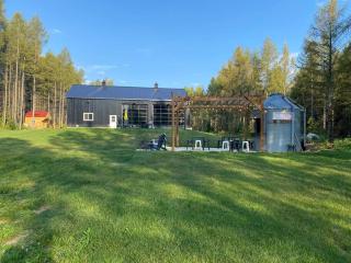 Brand new, private oasis on 18 acres in Erin - Erin - 0