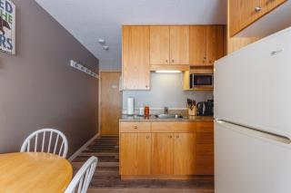 The Ridge Ski-In Ski-Out Condo with Free Parking - Big White - 8