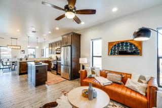 Flagstaff Townhome Near Downtown with Mountain Views - 8