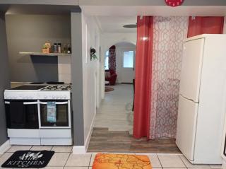 Shepherds Spacious House 4-Beds - Romford - 6