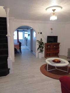 Shepherds Spacious House 4-Beds - Romford - 9
