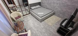 Біля Оперного театру - 5