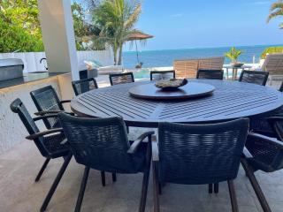 Luxury Beachfront Hotel Zone Villa with Private Pool by Solmar Rentals - Cancún - 1