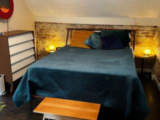 NEW! Private Cap Hill Carriage House - 7