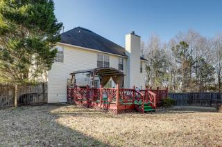 Pet-Friendly Georgia Escape with Deck, Grill and Yard! - Conyers - 9