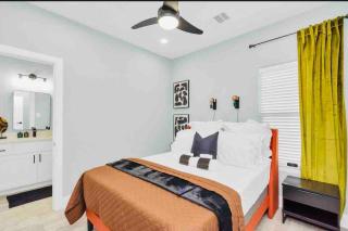 CAMP OUT - Big Backyard W/HotTub - 5mins To Downtown - Houston - 5