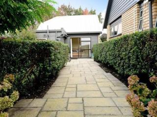 One Bedroom Unit Close to Claudeland Park - Hamilton - 7