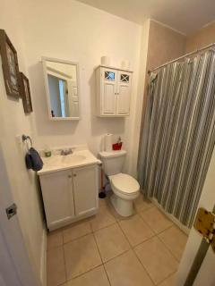 Cozy 2BR Escape, Steps to Transit, Close to NYC - Jersey City - 4