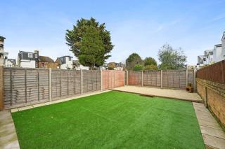 Entire 2 Bed Flat with Private Garden, minutes walk to Elizabeth Line - Ealing - 7