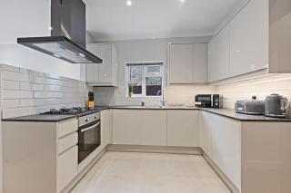 Entire 2 Bed Flat with Private Garden, minutes walk to Elizabeth Line - Ealing - 5