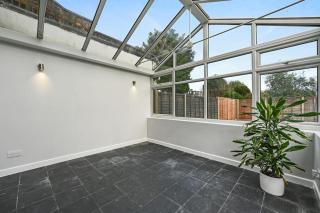 Entire 2 Bed Flat with Private Garden, minutes walk to Elizabeth Line - Ealing - 1
