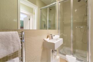 Spectacular 2 Bedroom Apartment with Sunny Garden & Terrace - 1