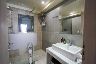 Theo and MS Luxurious Apartments by Filos Inc - 8