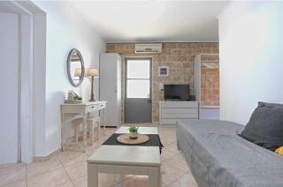 Leo and Emily's House - 6