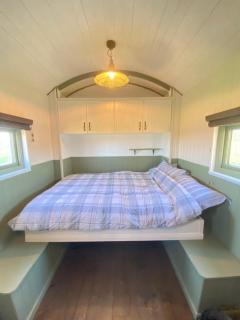 Spring Grounds Farm Shepherd Huts - - 4