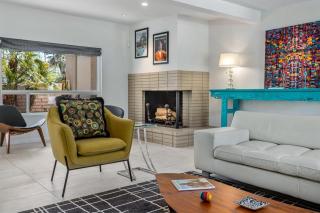 MidMod McManus - Meredith Lodging - 5