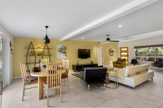 MidMod McManus - Meredith Lodging - 1