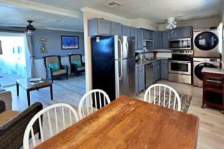 Zeus' Retreat: Your Ultimate Oceanfront Getaway - 3