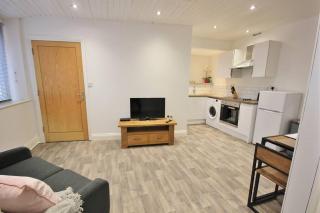 Bournemouth Triangle Studio with Wifi & Netflix - 2