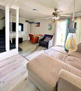 Apollo's Escape: Your Serene Oceanfront Retreat - Surfside Beach - 8