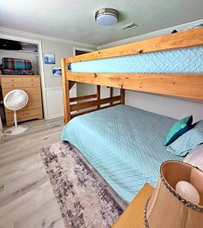 Apollo's Escape: Your Serene Oceanfront Retreat - Surfside Beach - 3