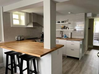 Hidden Getaway, BSMT with Back Yard - Halifax - 2