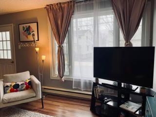 Cozy 2-BDRM, Mid Floor, Backyard - 4