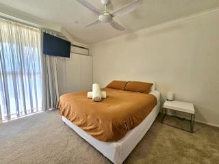 Deluxe Two Bedroom Apartment with Ocean Views - Coolum Beach - 4