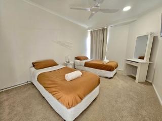 Deluxe Two Bedroom Apartment with Ocean Views - Coolum Beach - 8
