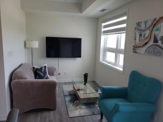 Luxurious Condo Apartment 2BRs-1BAs-1Office with free parking - Brampton - 4