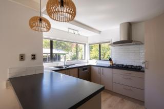 Lakeview Paradise: 3BR, Hot Tub, BBQ, Garden - Queenstown - 7