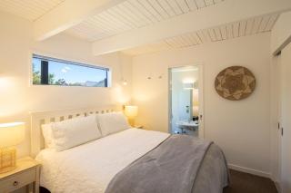 Lakeview Paradise: 3BR, Hot Tub, BBQ, Garden - 2