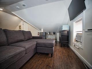 Comfy 3rd Floor Studio near NYC - Ridgefield Park - 2